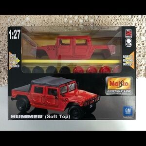 Maisto 1:27 Red Hummer Soft Top NIB  Die Cast Metal Model Kit